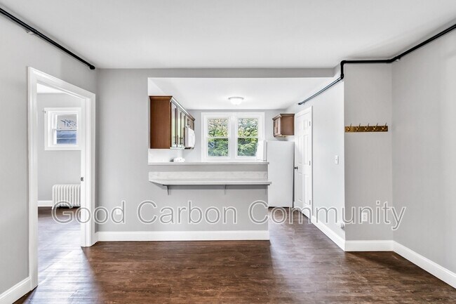 Building Photo - 618 Elmwood Ave