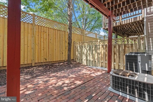 Building Photo - 121 Martin Ln