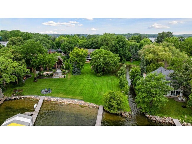 Building Photo - 3135 Shoreline Dr