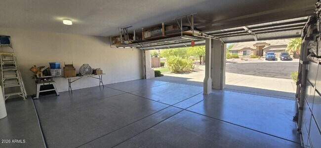 Building Photo - 6435 W Buckskin Trail