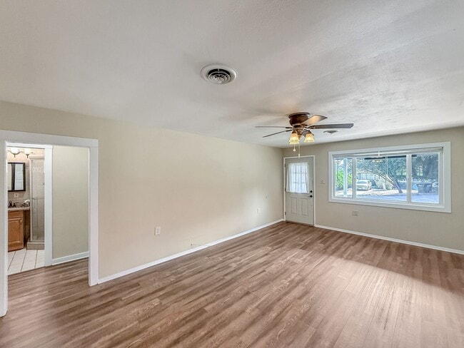 Building Photo - Beautiful 2B/1BA Home in Escondido!