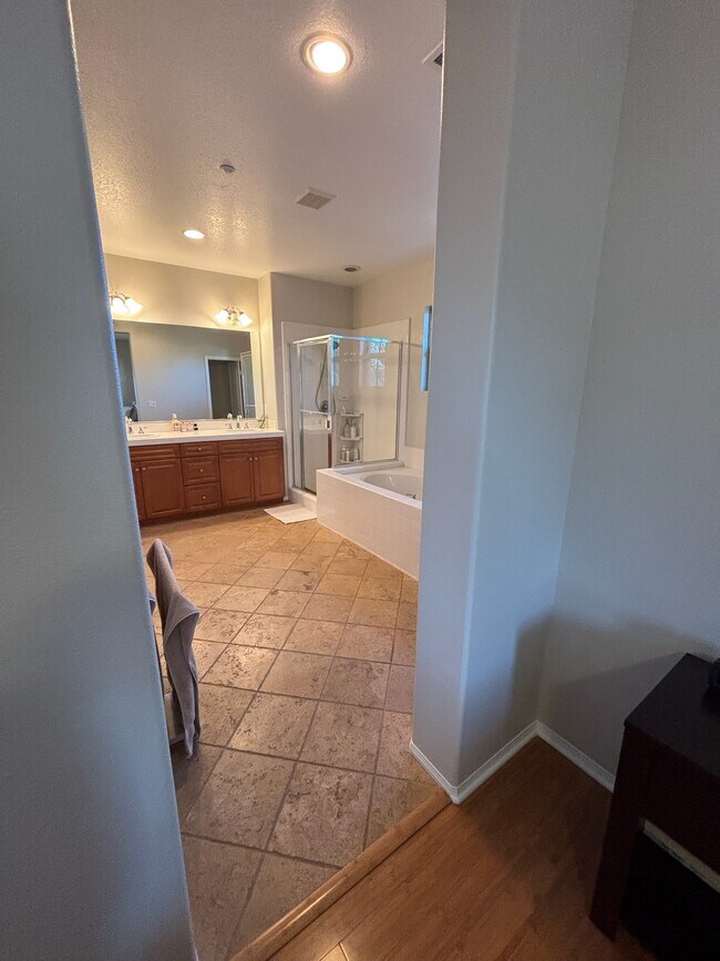 Building Photo - 92 Sarabande