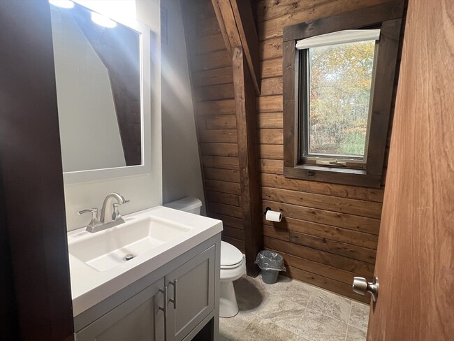 Building Photo - 888 Salem St