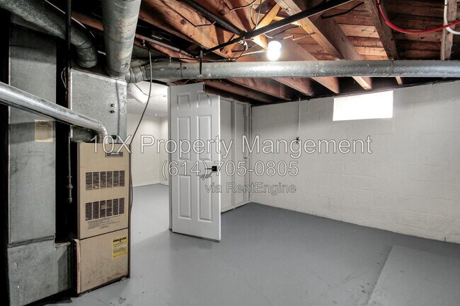 Building Photo - 1047 S James Rd