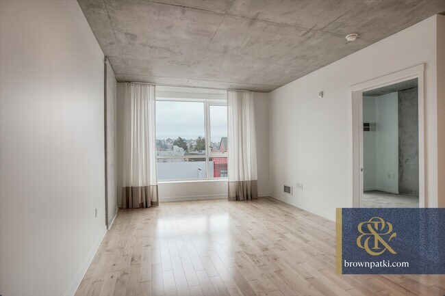 Building Photo - 45 Bartlett St