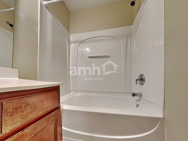 Building Photo - 5034 Ballantine Dr