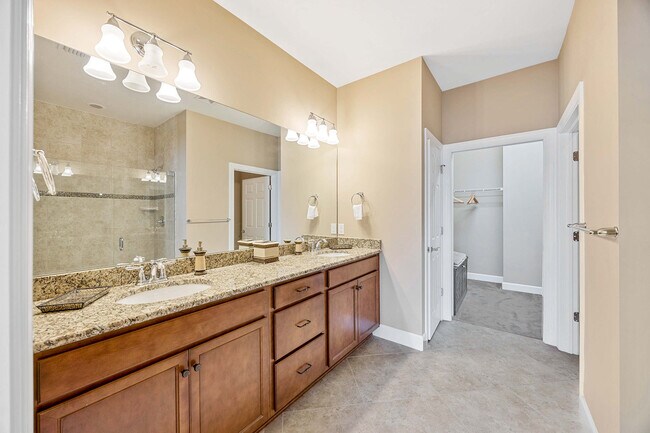 Building Photo - 7638 Jacaranda Ln