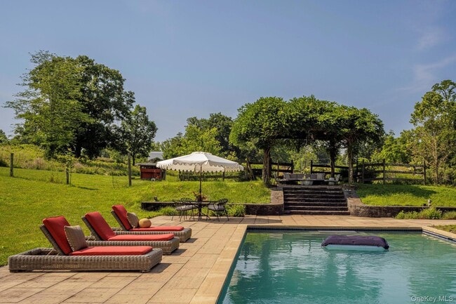 Building Photo - 243 Morton Rd