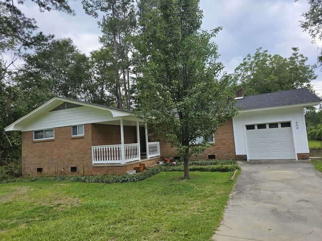 Front of the house - 202 Magnolia Dr