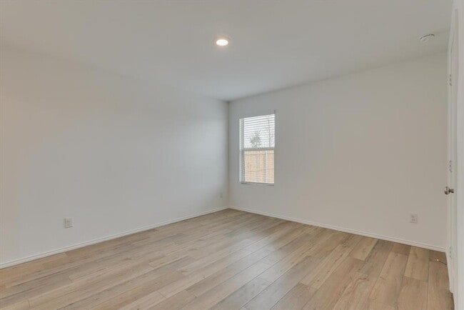 Building Photo - 417 Laurenbrooke Dr