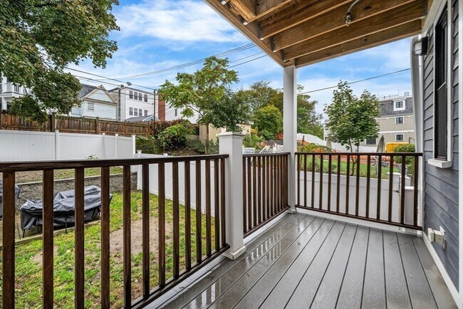 Building Photo - 229 E Eagle St