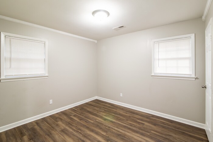 Building Photo - 221 Birch Ln
