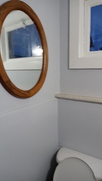 Building Photo - 430 S Holladay Dr