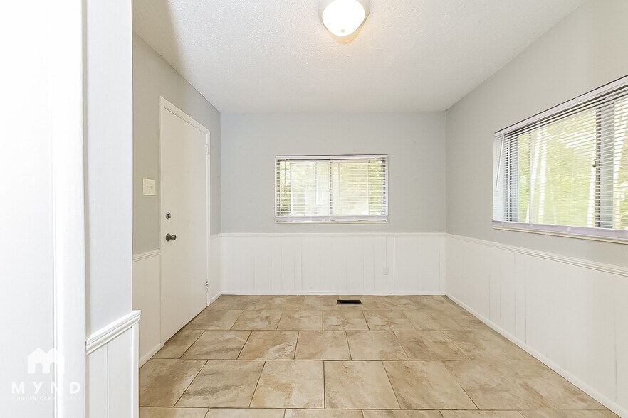 Building Photo - 1151 Oakley Dr