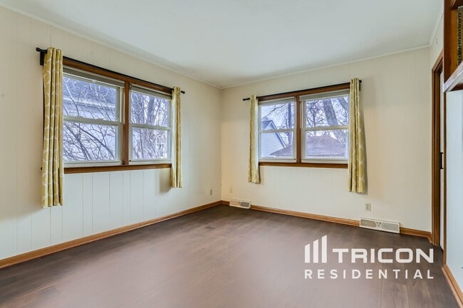 Building Photo - 2322 NE Stinson Pkwy