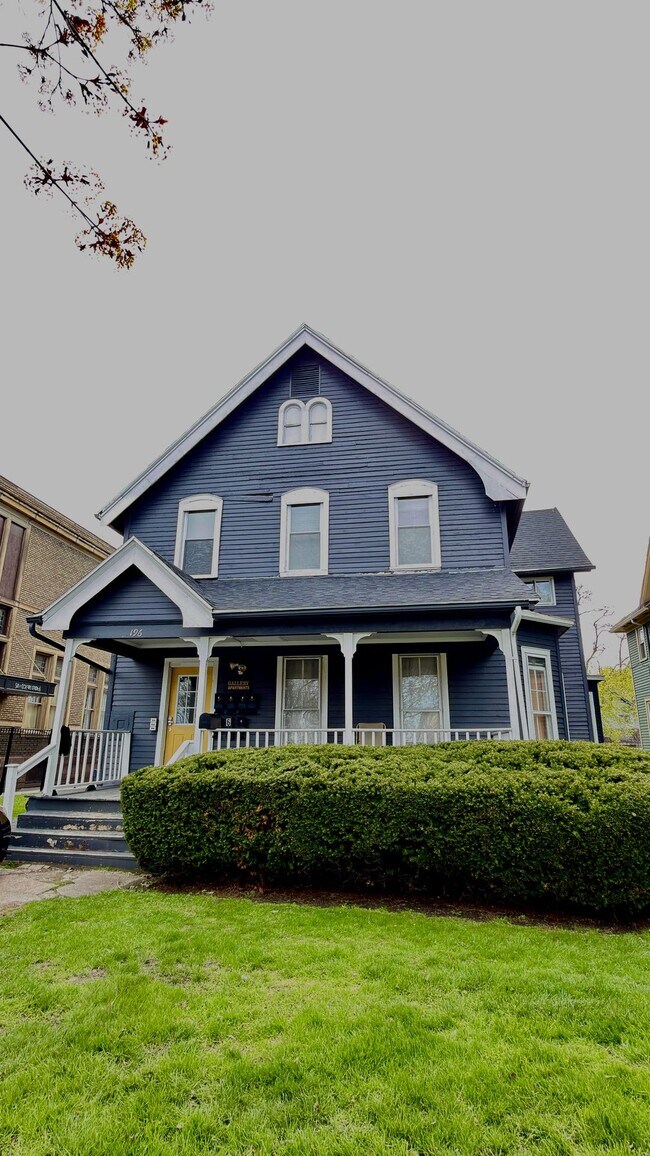 Building Photo - 196 N Goodman St