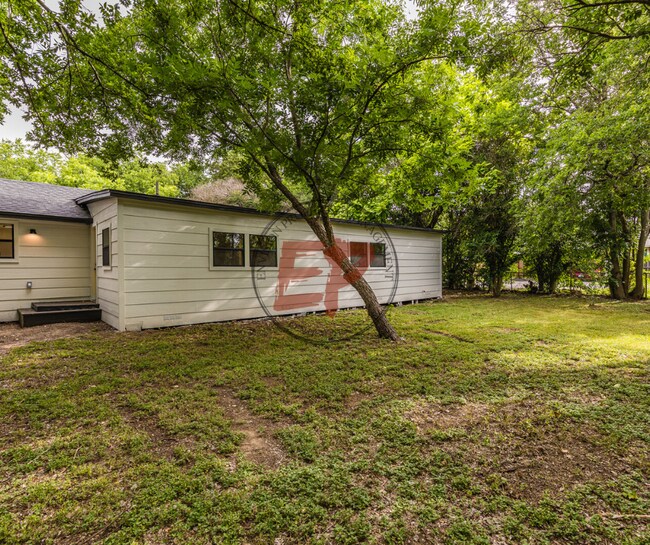 Building Photo - 207 Joel Hooper Dr