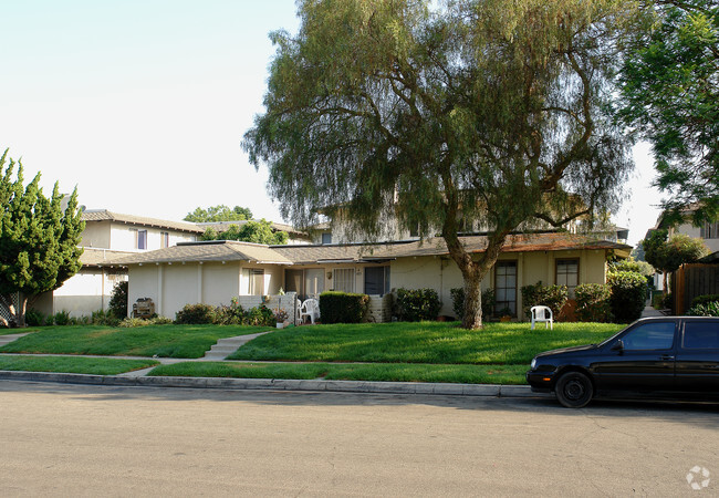 Building Photo - 403 W Rosewood Ave