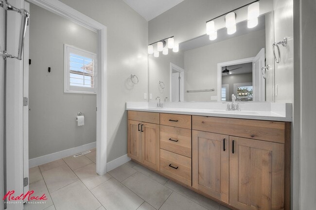 Building Photo - Beautiful and Modern 5 Bedroom Home in Cedar City!