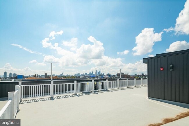 Building Photo - 2000 N Front St