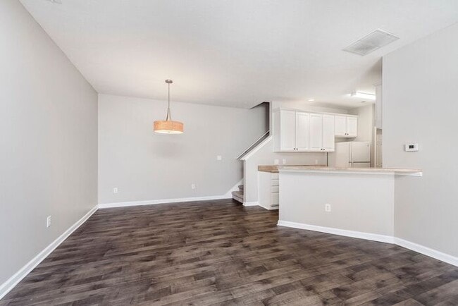 Building Photo - Beautiful town home in the quiet Towne Park community!!