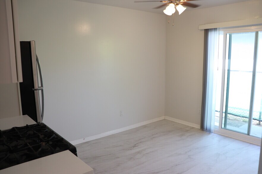 Building Photo - 4048 Baywood St