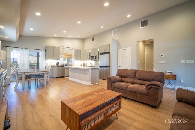 Building Photo - 3bd / 2ba 1,480 sqft Condo in Waianae
