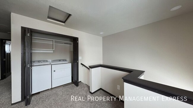 Building Photo - 5911 S Whisper Creek Pl