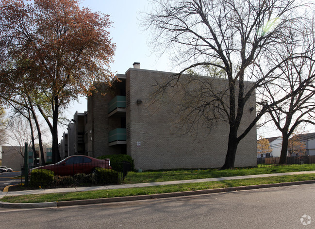 Building Photo - Pinebrook Apartments