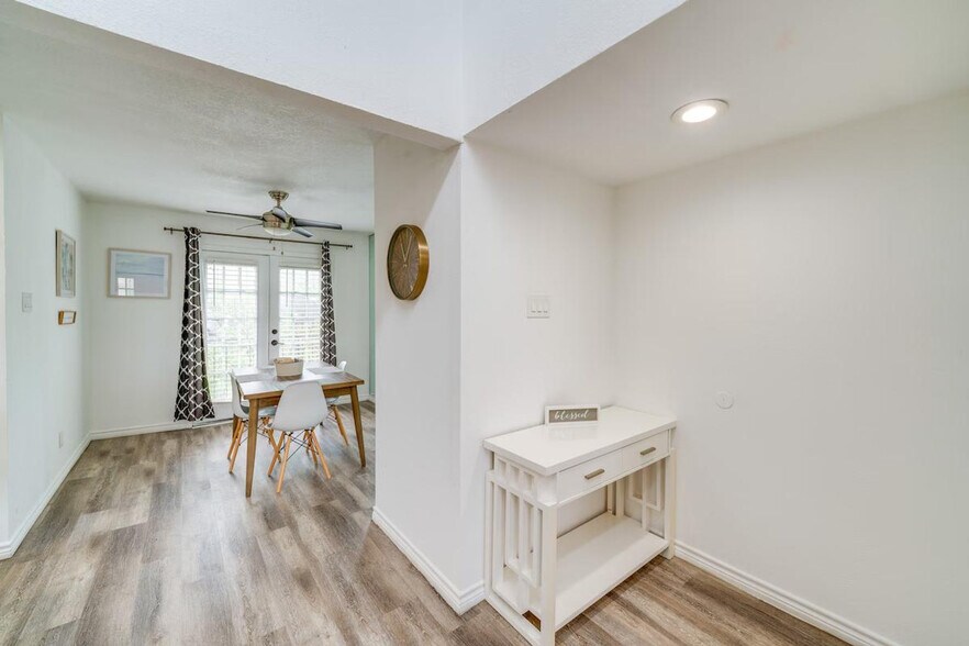 Building Photo - 85 Phoenix Dr