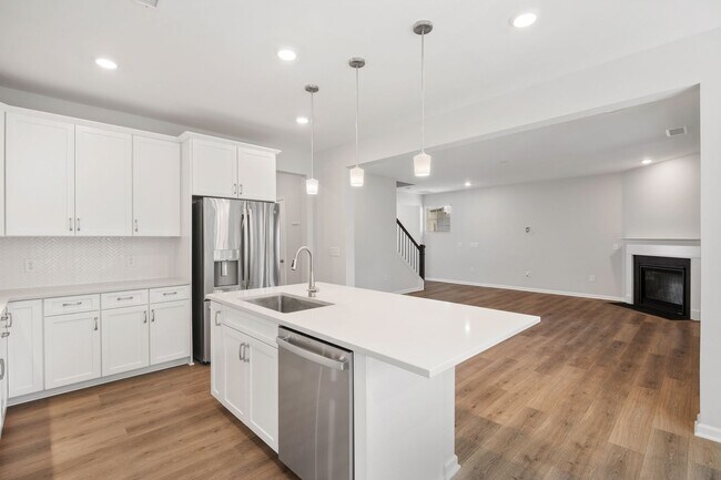 Building Photo - Stunning and spacious end-unit townhome in North Raleigh!