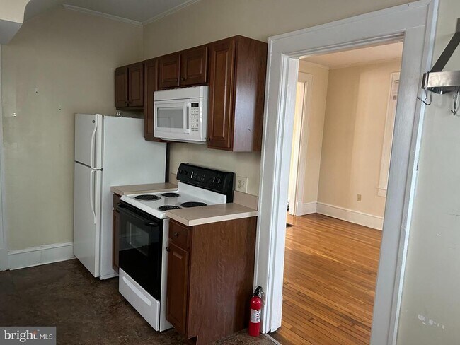 Primary Photo - 113 W Monmouth St