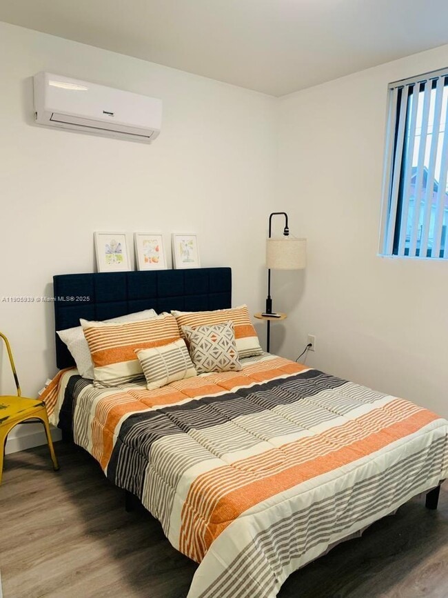 Building Photo - 1119 SW 6th St