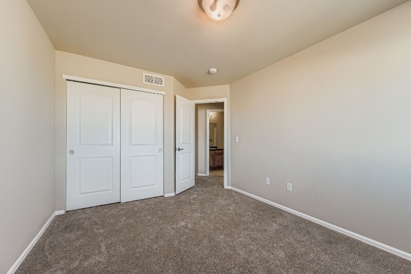 Building Photo - 1845 Sunset Vista Dr