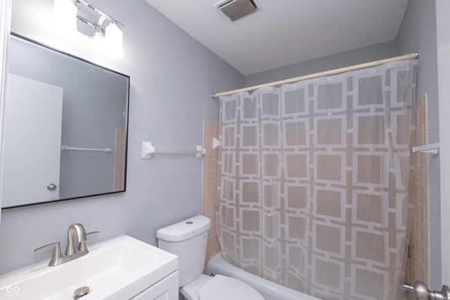 Building Photo - 8283 Sobax Dr