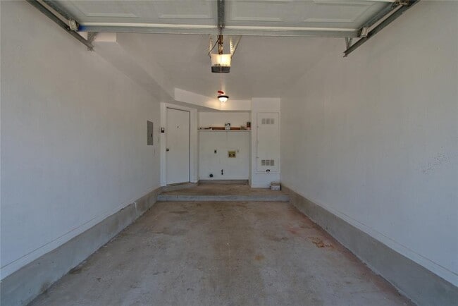 Building Photo - 6489 Hart Ln