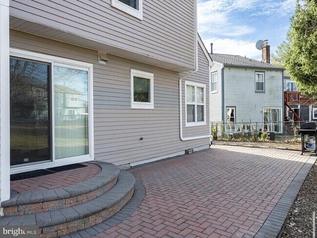 Building Photo - 44 Brambling Ln
