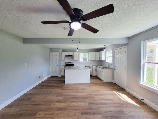 Building Photo - This beautifully updated 4-bedroom home is just under two miles from Highway 288 and Loop 610, ma...