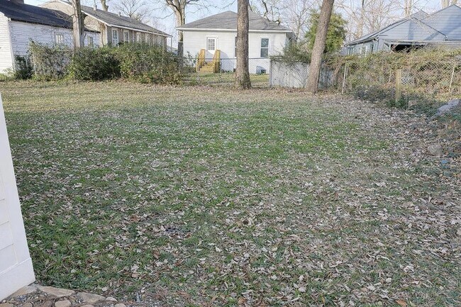 Building Photo - 1903 E 13th St