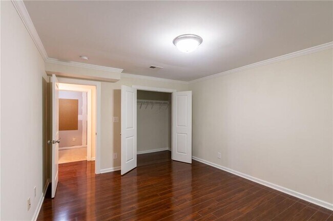 Building Photo - 3014 Skyland Dr NE