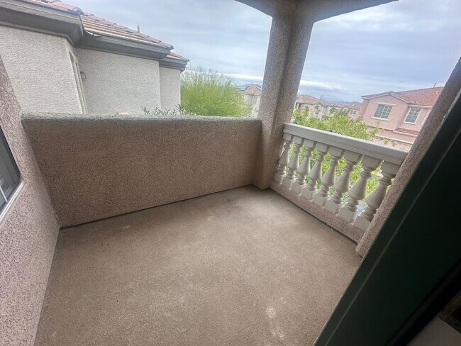 Building Photo - Great Townhome in Henderson Gated Community