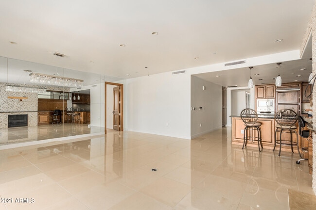 Building Photo - 7175 E Camelback Rd