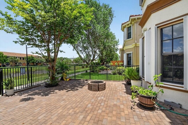 Building Photo - 10139 Wellington Parc Dr