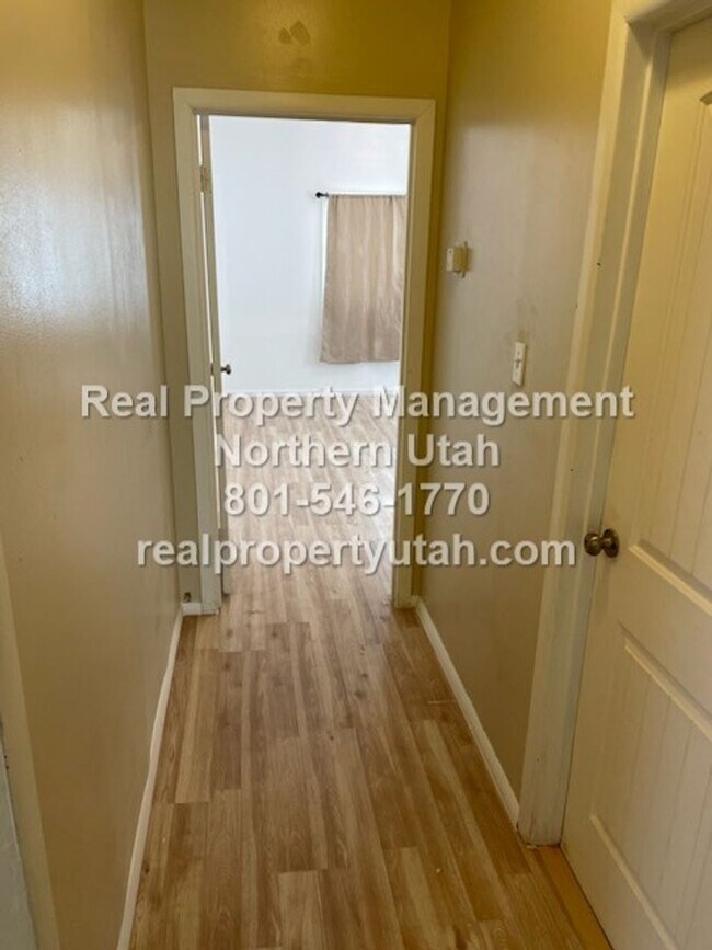 Building Photo - 2 Bedroom 1 Bathroom Ogden Home Available