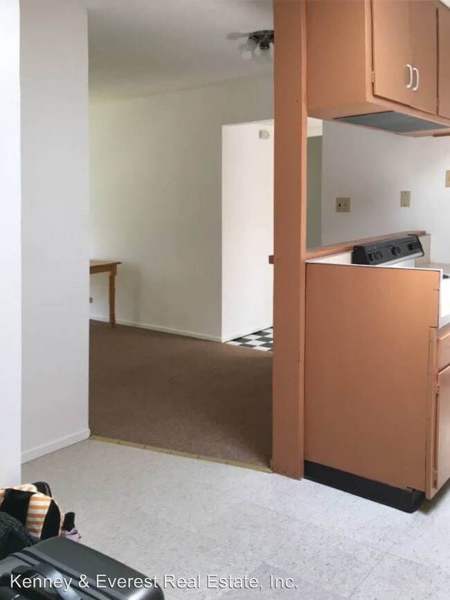 Building Photo - 2 br, 1 bath House - 2701 Ridge Rd #304
