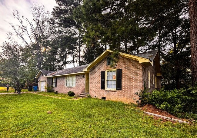 Building Photo - 3 bed 2 bath for rent