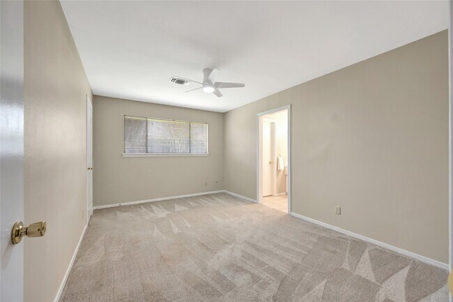 Building Photo - 847 Carlingford Ln