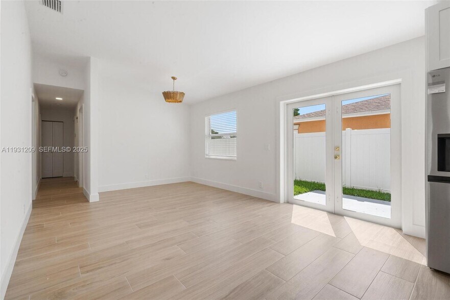 Building Photo - 102 SW 13th Ave