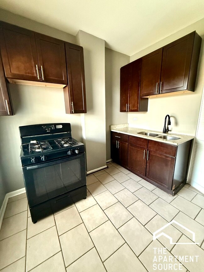 Building Photo - 4058 W Congress Pkwy