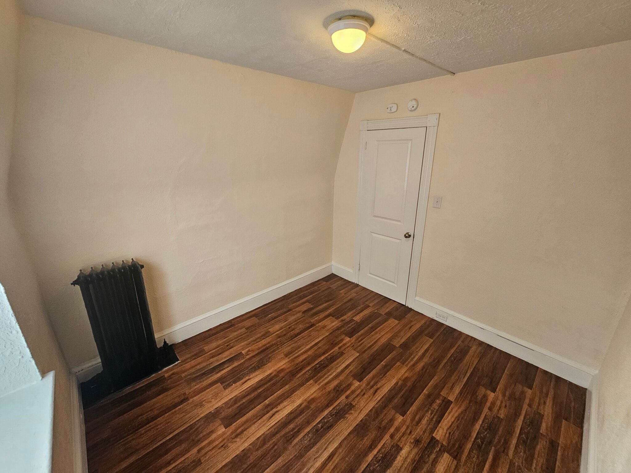 Building Photo - 132 W Douglass St